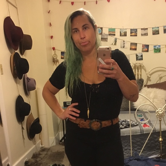 Meet your Posher, Caitlin - Picture 4 of 4